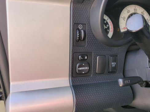 Used 2012 Toyota FJ Cruiser 4WD w/ Upgrade Pkg image 11