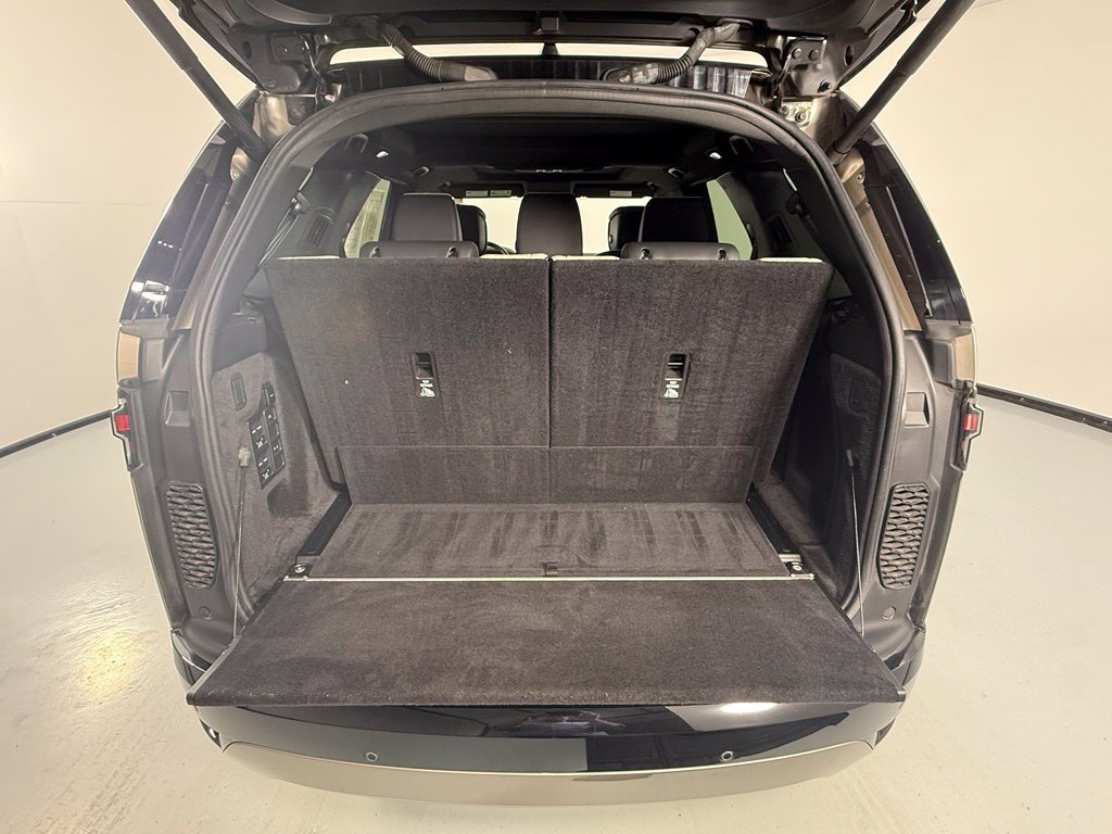 Used 2021 Land Rover Discovery HSE R-Dynamic AWD/4WD image 18