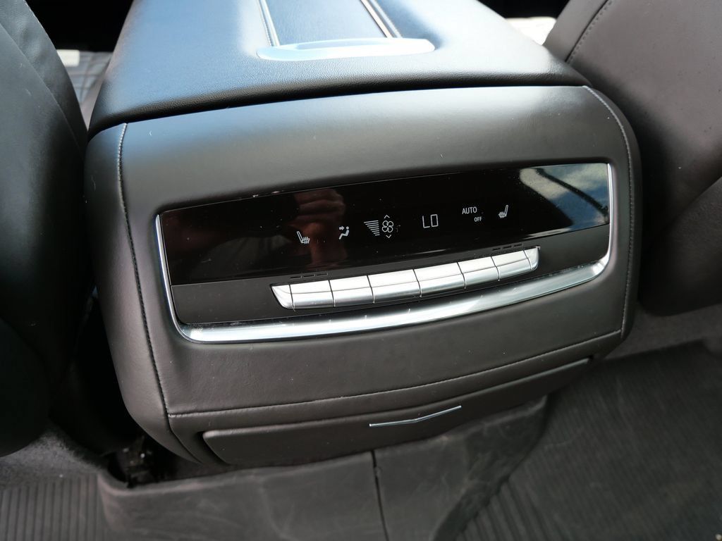 Used 2023 Cadillac Escalade ESV Premium Luxury Platinum AWD/4WD image 23