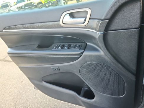 Used 2017 Jeep Grand Cherokee Limited image 9
