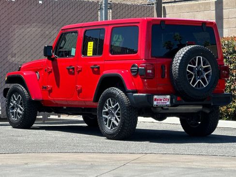 Used 2025 Jeep Wrangler Unlimited Sahara AWD/4WD image 6