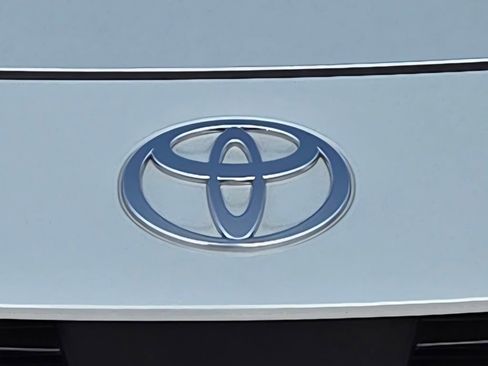 Used 2025 Toyota Prius LE image 2