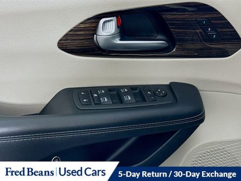 Used 2023 Chrysler Pacifica Limited image 20