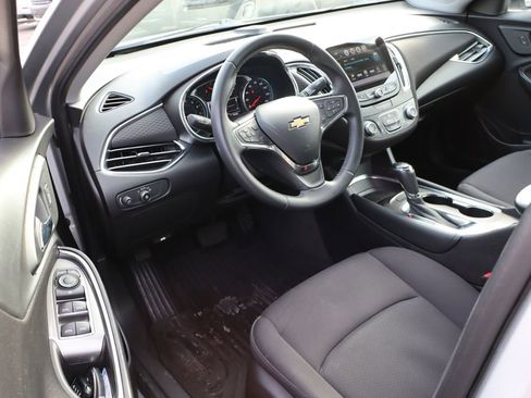 Used 2018 Chevrolet Malibu LT image 12