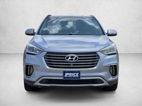 Used 2017 Hyundai Santa Fe FWD image 2