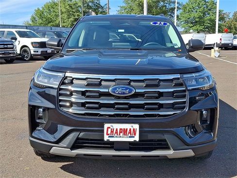 Used 2025 Ford Explorer Active w/ Active Comfort Package image 2