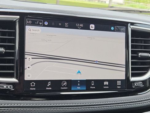 Used 2024 Chrysler Pacifica Limited image 31