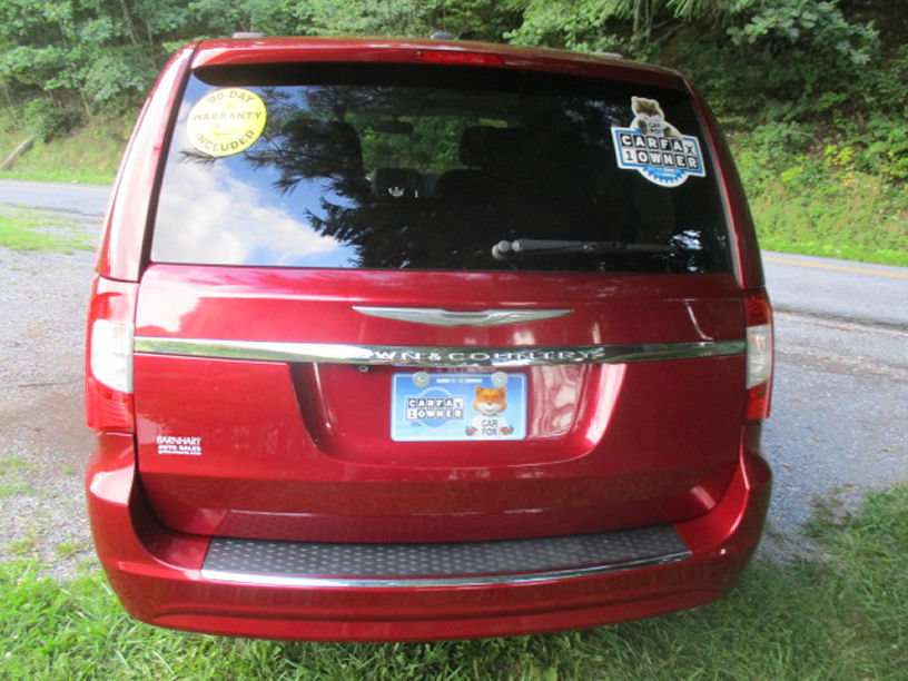 Used 2016 Chrysler Town & Country Touring w/ Driver Convenience Group FWD image 8