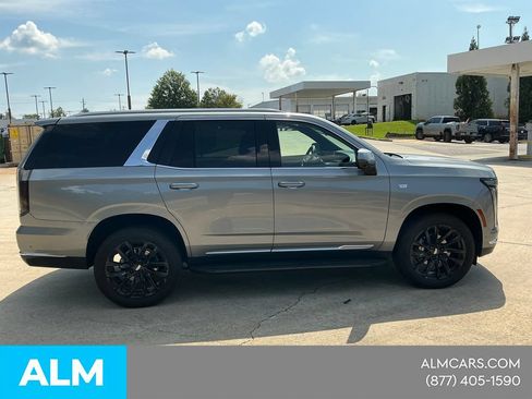 Used 2025 Cadillac Escalade Premium Luxury AWD/4WD image 8