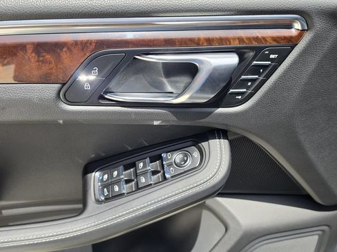 Certified 2023 Porsche Macan AWD/4WD image 20