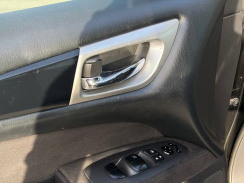 Used 2015 Nissan Pathfinder S FWD image 12