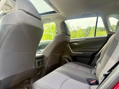 Used 2019 Toyota RAV4 XLE FWD image 28