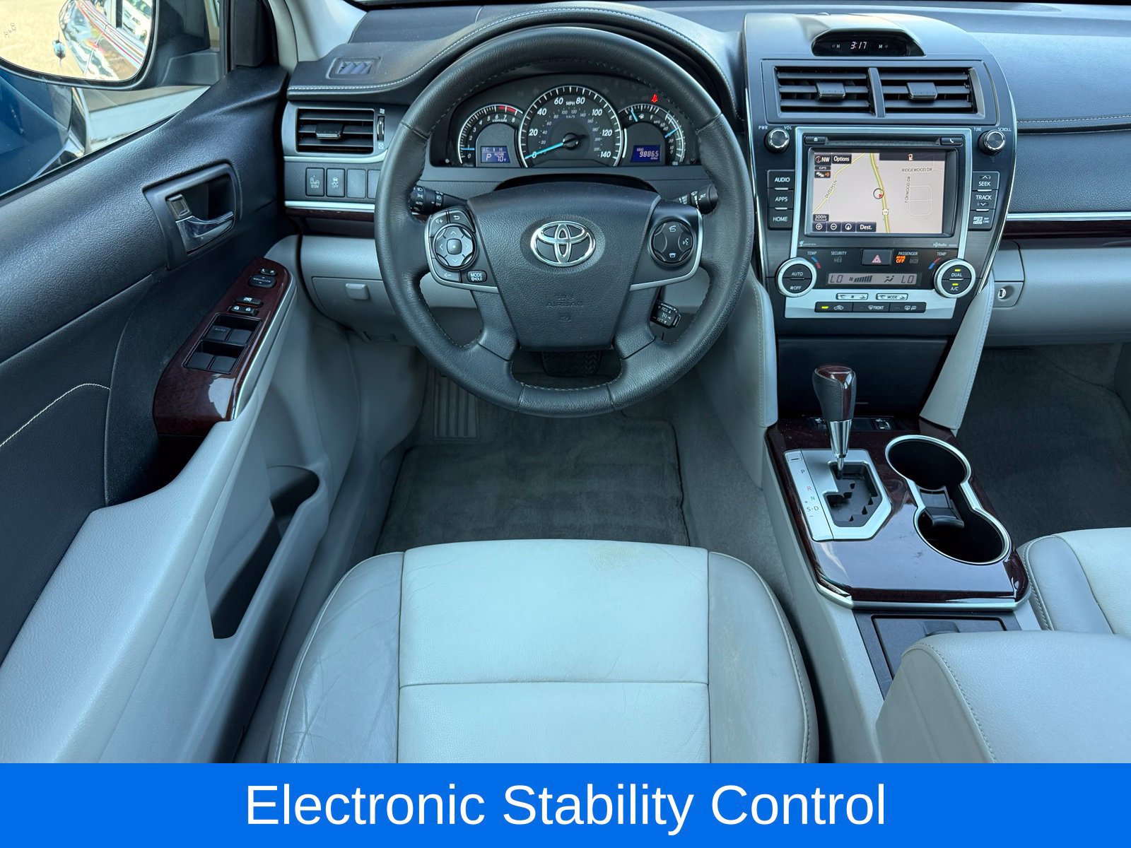 Used 2014 Toyota Camry XLE w/ Leather Package FWD image 30