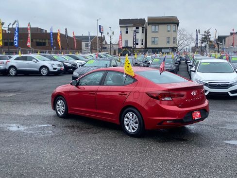 Used 2020 Hyundai Elantra SE w/ Cargo Package (C1) FWD image 3