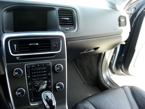 Used 2014 Volvo S60 T5 image 9