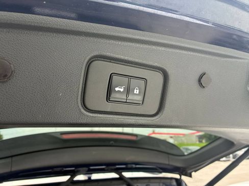 Used 2025 Nissan Pathfinder SV AWD/4WD image 20