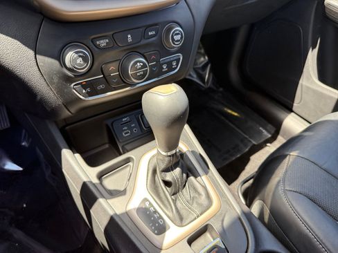 Used 2014 Jeep Cherokee Limited w/ Luxury Group FWD image 13