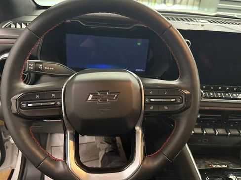 Used 2024 Chevrolet Colorado Z71 w/ Z71 Convenience Package 2 image 17