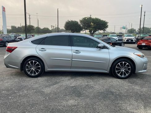 Used 2017 Toyota Avalon XLE Premium FWD image 4