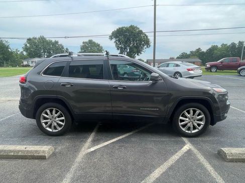 Used 2017 Jeep Cherokee Limited AWD/4WD image 5