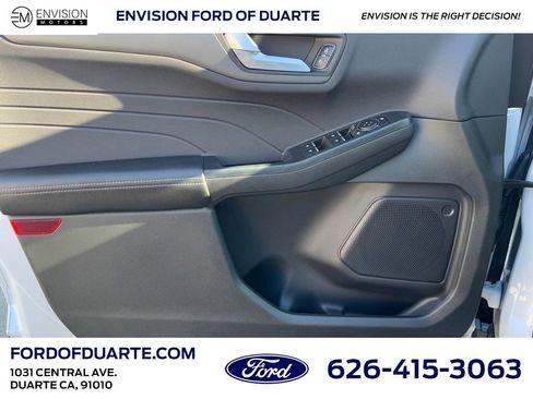 New 2025 Ford Escape SE image 15