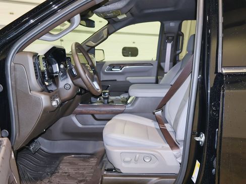 New 2026 GMC Sierra 1500 SLT w/ SLT Premium Plus Package image 6