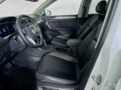 Used 2022 Volkswagen Tiguan SE image 13