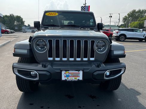 Used 2018 Jeep Wrangler Unlimited Sahara image 2