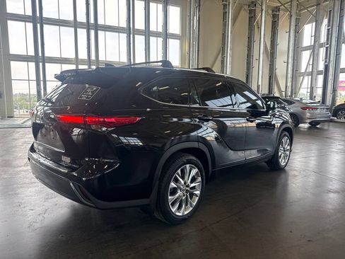 Used 2020 Toyota Highlander Limited AWD/4WD image 2