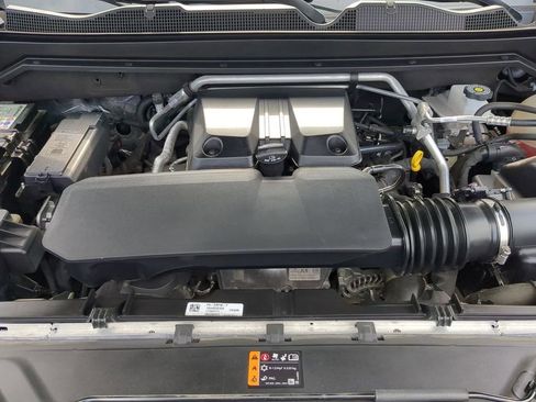 Used 2023 GMC Canyon AT4 w/ Canyon Safety Plus Package AWD/4WD image 32