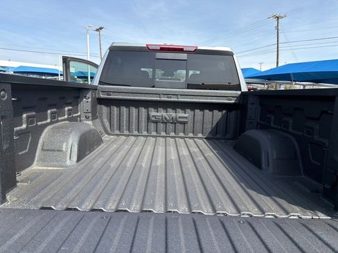New 2026 GMC Sierra 1500 SLT image 26