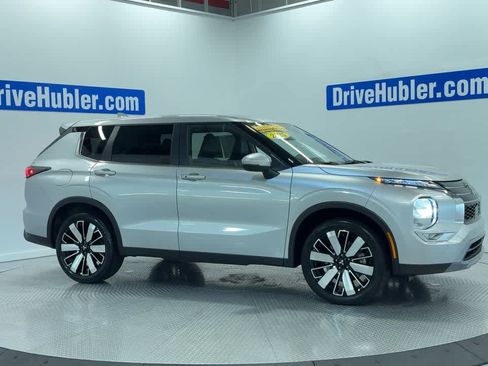Used 2025 Mitsubishi Outlander SE FWD image 4