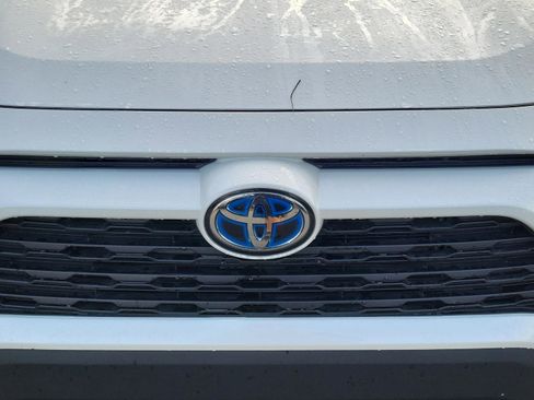 Used 2021 Toyota RAV4 XLE Premium AWD/4WD image 10