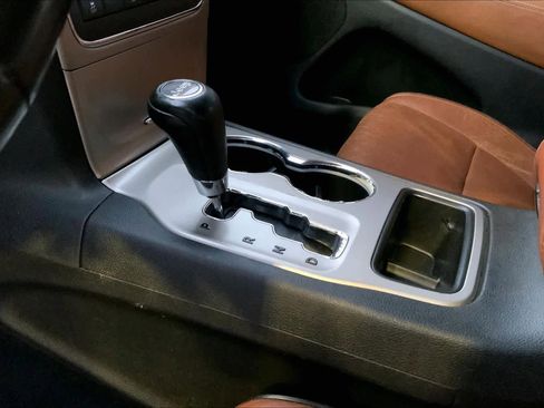 Used 2012 Jeep Grand Cherokee Overland Summit image 15