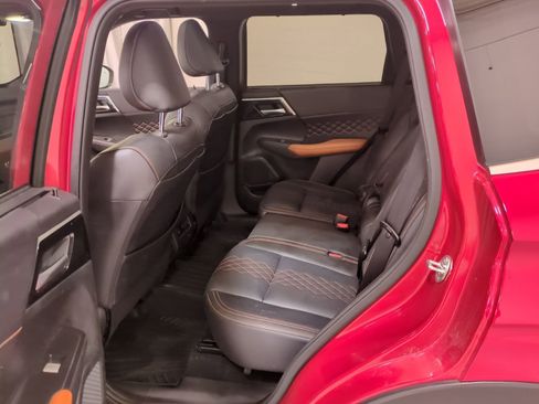 Used 2024 Mitsubishi Outlander SEL image 18