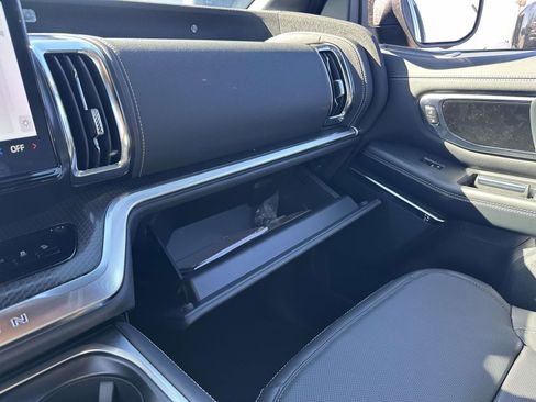 New 2026 Ford Expedition Max Platinum image 17