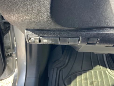 Used 2022 Toyota Corolla LE w/ Carpet Mat Package (TMS) image 18