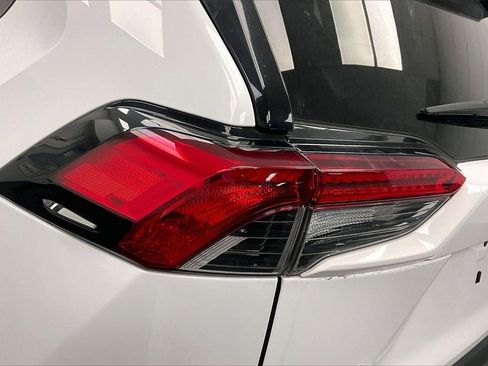 Used 2019 Toyota RAV4 XLE w/ Convenience Package image 25