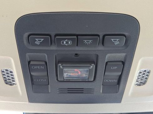 Used 2020 Toyota Camry XLE image 32