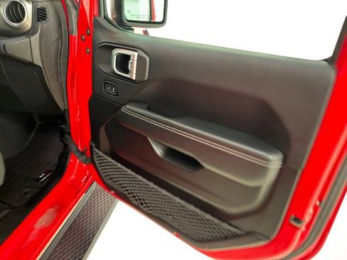 Used 2020 Jeep Wrangler Unlimited Sahara w/ Uconnect 4C Nav & Sound Group AWD/4WD image 15