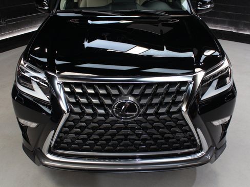 Used 2022 Lexus GX 460 Premium w/ Accessory Package AWD/4WD image 7