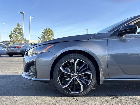 New 2025 Nissan Altima 2.5 SR image 8