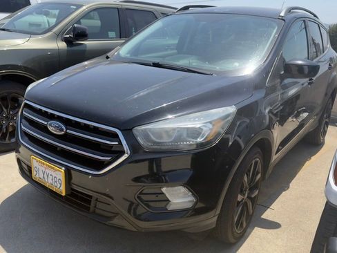 Used 2017 Ford Escape SE w/ Equipment Group 201A FWD image 3