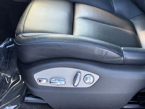 Certified 2023 Porsche Macan S image 28