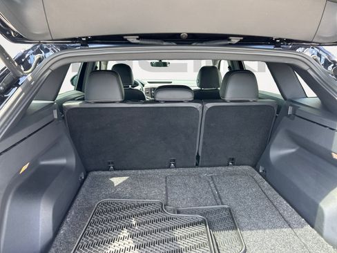 Used 2023 Volkswagen Atlas Cross Sport SE w/ Panoramic Sunroof Package FWD image 12