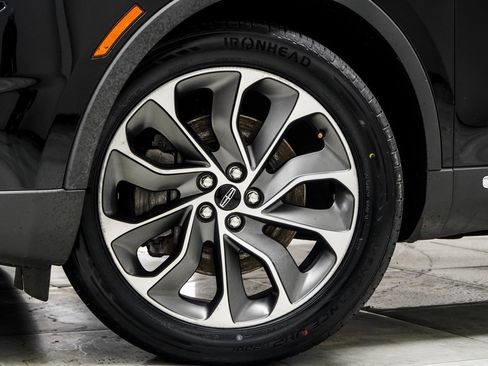 Used 2022 Lincoln Nautilus Reserve image 3