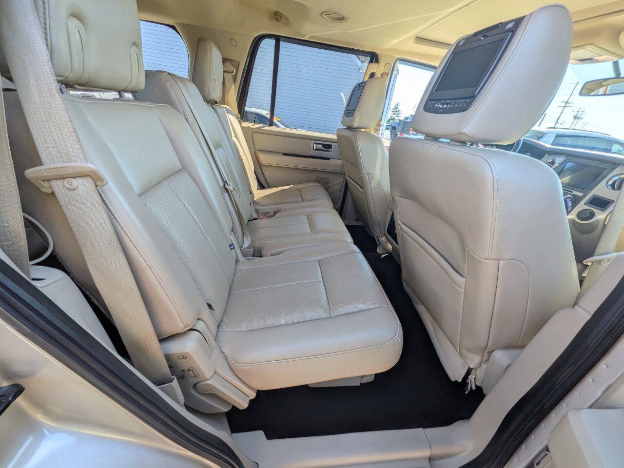 Used 2017 Ford Expedition Limited w/ Equipment Group 301A AWD/4WD image 26