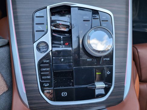 Used 2025 BMW X7 M60i image 21