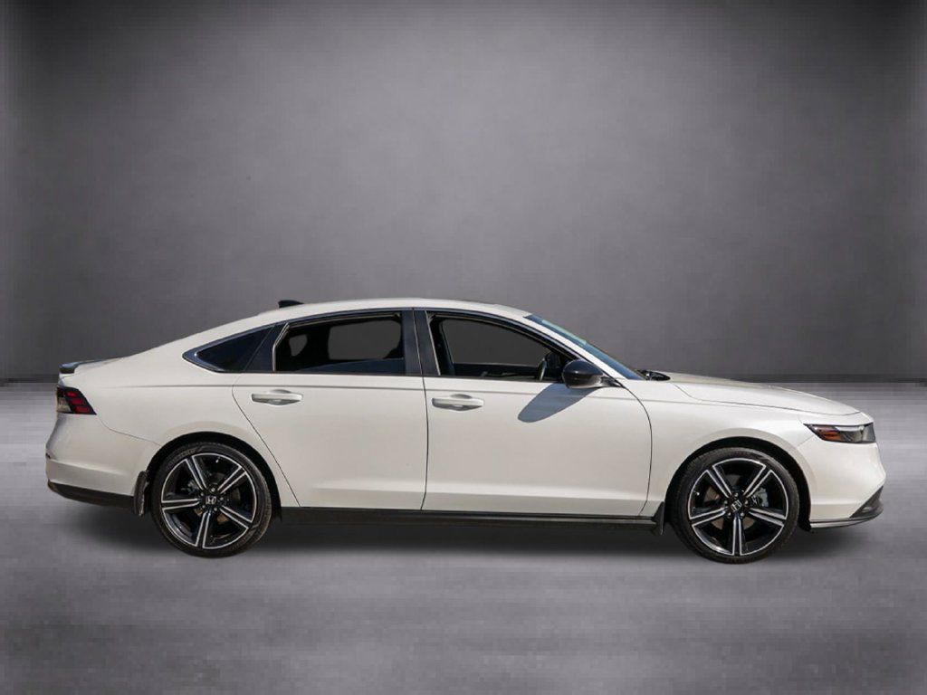 Used 2024 Honda Accord Sport image 3