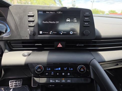 Used 2025 Hyundai Elantra Sport FWD image 22